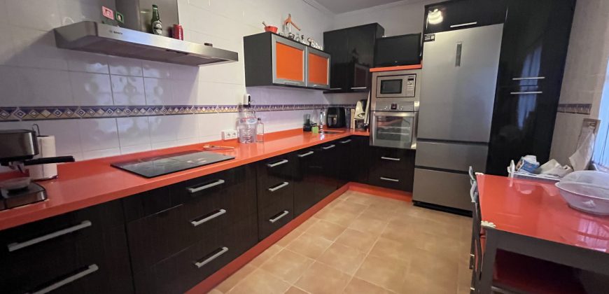 CASA ADOSADA EN ZONA VENTA DEL SOL