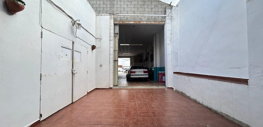 NAVE EN CARRETERA CARMONA