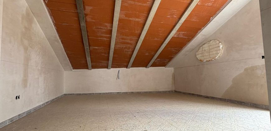 Casa en Construcción: Espacios Amplios y Luminosos en calle Vilches !