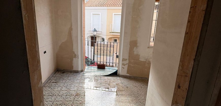 Casa en Construcción: Espacios Amplios y Luminosos en calle Vilches !