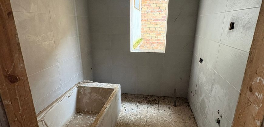Casa en Construcción: Espacios Amplios y Luminosos en calle Vilches !