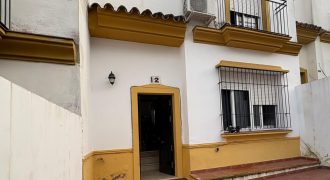 Amplia y Luminosa Propiedad en Zona Tranquila con Posibilidad de Aparcamiento!
