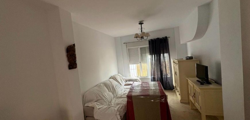 Amplia y Luminosa Propiedad en Zona Tranquila con Posibilidad de Aparcamiento!