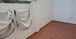 Amplia y Luminosa Propiedad en Zona Tranquila con Posibilidad de Aparcamiento!