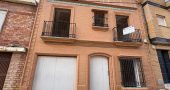 Amplia Propiedad en Dos Niveles con Potencial de Reforma