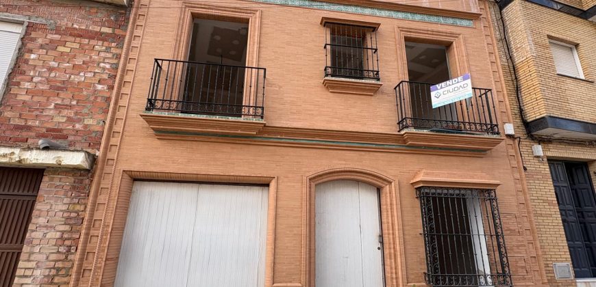 Casa en Construcción: Espacios Amplios y Luminosos en calle Vilches !