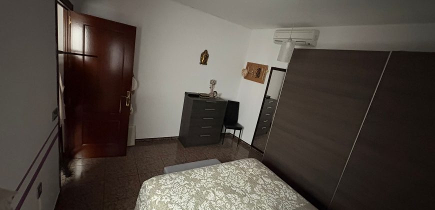 Oportunidad de Casa de Dos Plantas en Zona El Barrio! Calle Gines !