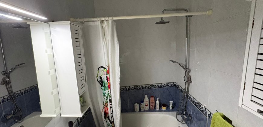 Oportunidad de Casa de Dos Plantas en Zona El Barrio! Calle Gines !