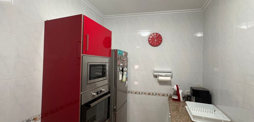 Oportunidad de Casa de Dos Plantas en Zona El Barrio! Calle Gines !