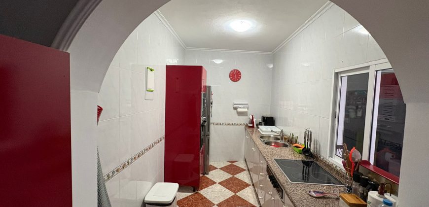 Oportunidad de Casa de Dos Plantas en Zona El Barrio! Calle Gines !