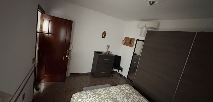 Oportunidad de Casa de Dos Plantas en Zona El Barrio! Calle Gines !