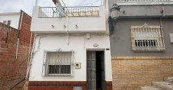 Oportunidad de Casa de Dos Plantas en Zona El Barrio! Calle Gines !