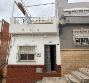 Oportunidad de Casa de Dos Plantas en Zona El Barrio! Calle Gines !