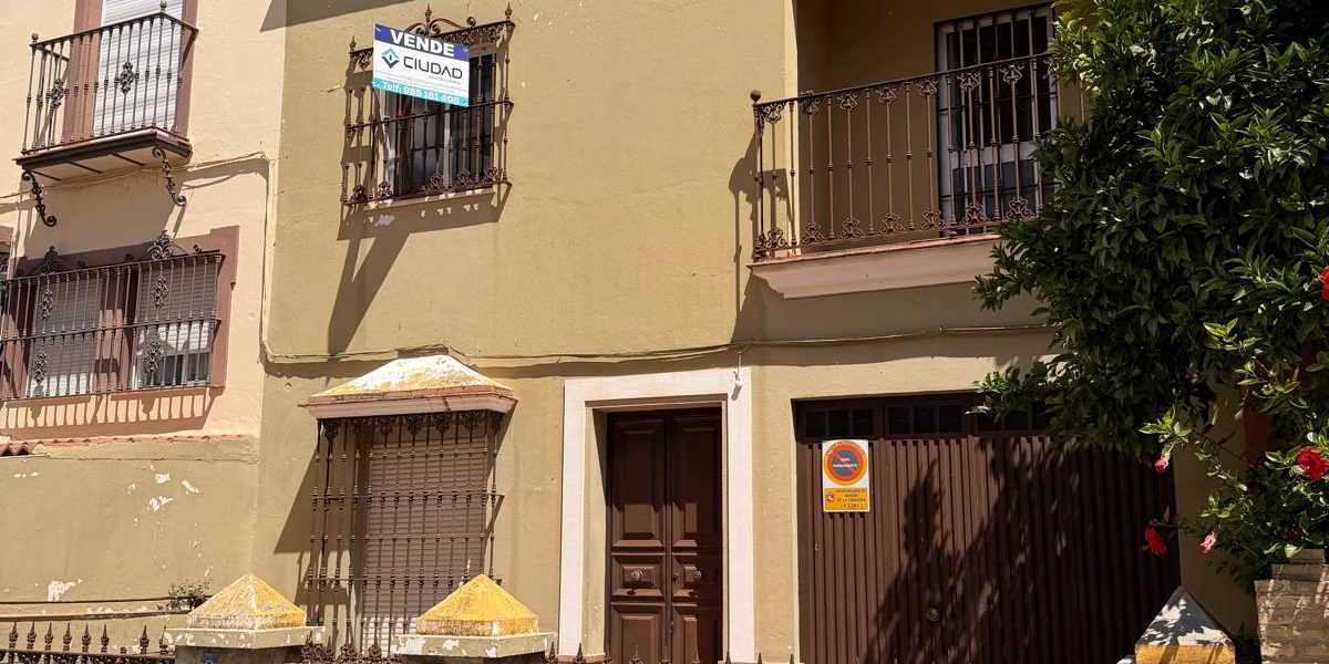 Amplia Casa en Venta en la Exclusiva Zona de La Alameda ! Morón de la Frontera