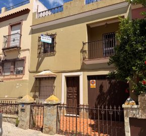 Amplia Casa en Venta en la Exclusiva Zona de La Alameda ! Morón de la Frontera