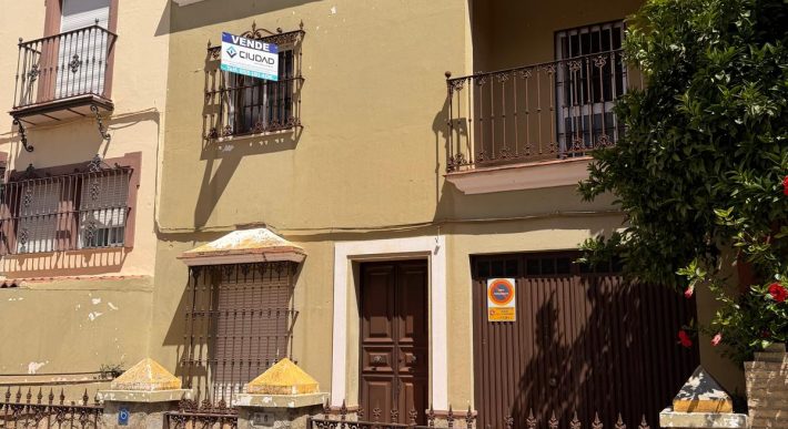 Amplia Casa en Venta en la Exclusiva Zona de La Alameda ! Morón de la Frontera