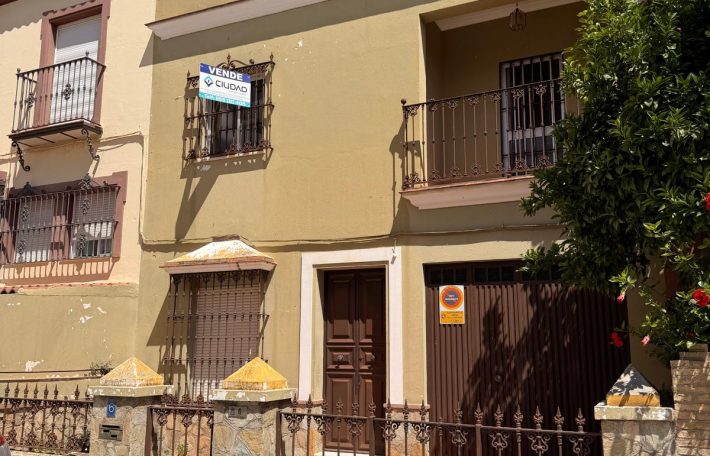 Amplia Casa en Venta en la Exclusiva Zona de La Alameda ! Morón de la Frontera