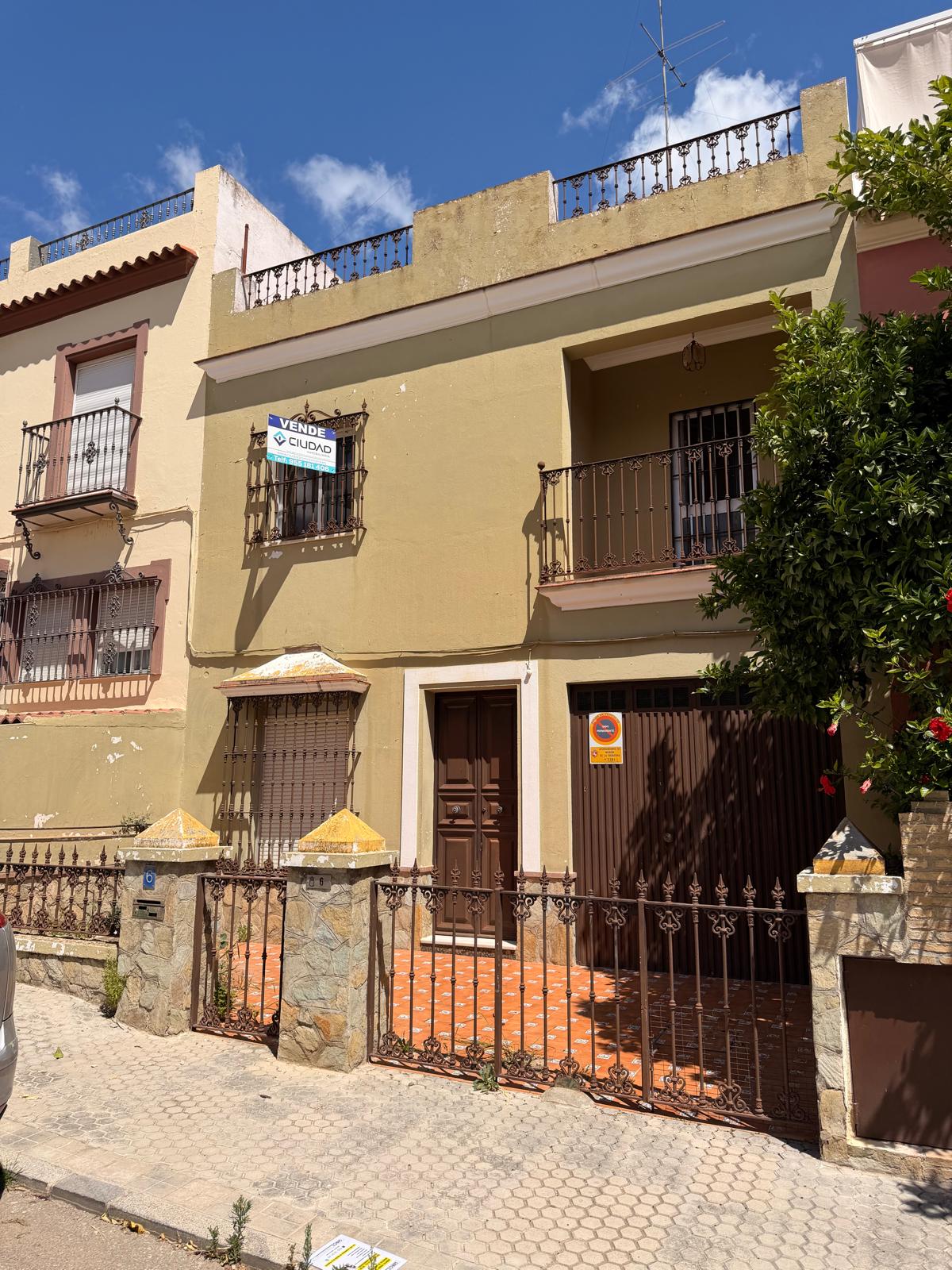Amplia Casa en Venta en la Exclusiva Zona de La Alameda ! Morón de la Frontera