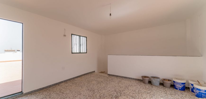 OPORTUNIDAD DE CASA EN AVDA DEL PANTANO!