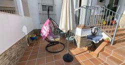 Casa Moderna en Semi-centro con Opciones de Aparcamiento, Patio Privado y Solarium!