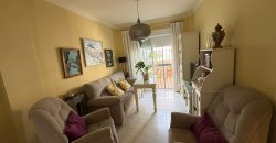Casa Moderna en Semi-centro con Opciones de Aparcamiento, Patio Privado y Solarium!