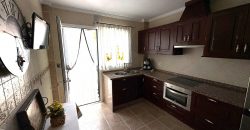 Casa Moderna en Semi-centro con Opciones de Aparcamiento, Patio Privado y Solarium!