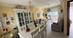 Casa Moderna en Semi-centro con Opciones de Aparcamiento, Patio Privado y Solarium!