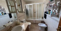 Casa Moderna en Semi-centro con Opciones de Aparcamiento, Patio Privado y Solarium!