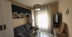 Casa Moderna en Semi-centro con Opciones de Aparcamiento, Patio Privado y Solarium!