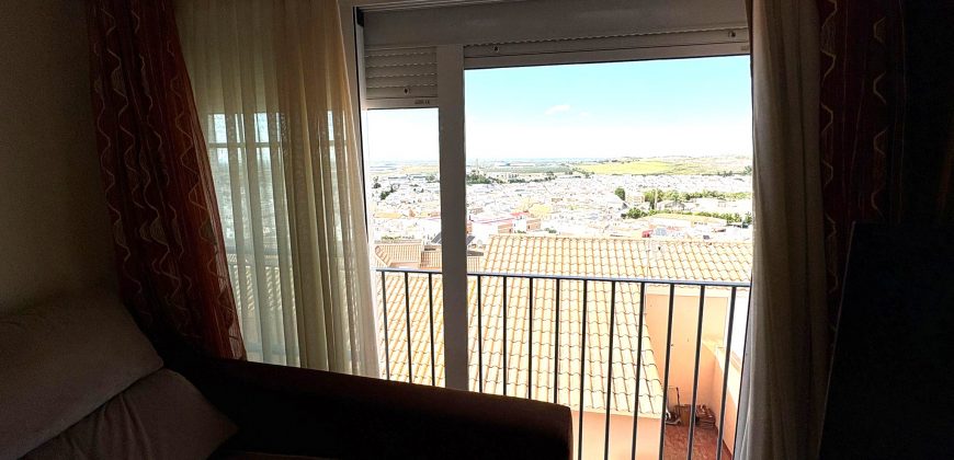 Casa Moderna en Semi-centro con Opciones de Aparcamiento, Patio Privado y Solarium!