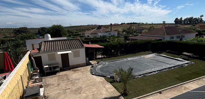 ¡CHALET EN VENTA EN URBANIZACIÓN SANTA ELO C/ALMERÍA !