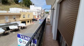 Amplio Piso con Terraza en calle Ancha !