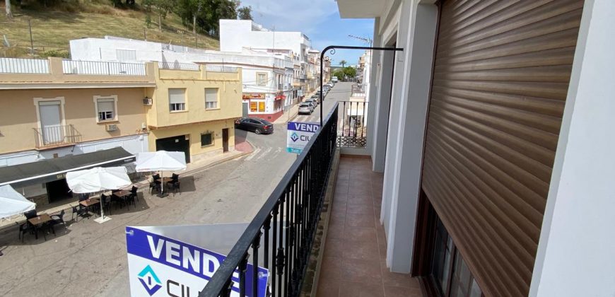 Amplio Piso con Terraza en calle Ancha !