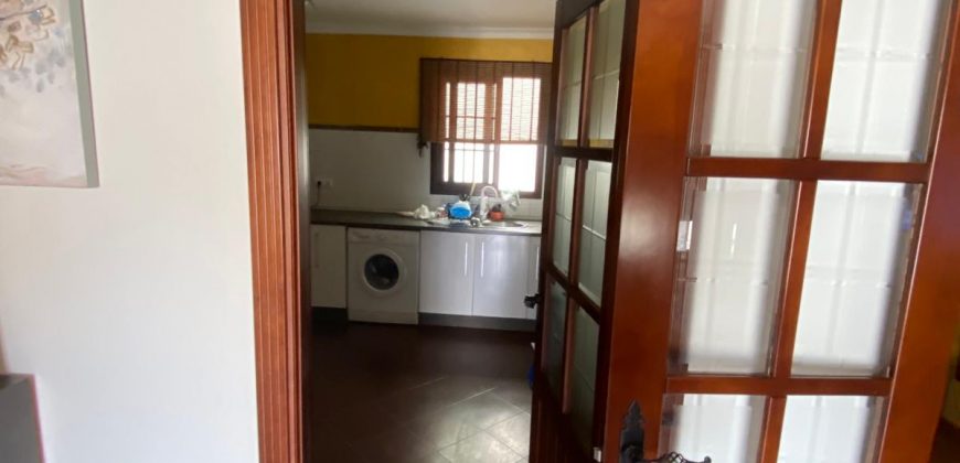 Amplio Piso con Terraza en calle Ancha !