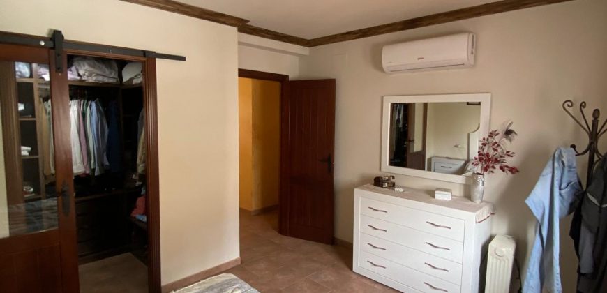 Amplio Piso con Terraza en calle Ancha !