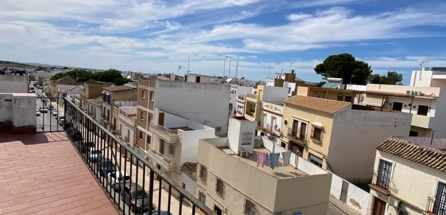 Amplio Piso con Terraza en calle Ancha !