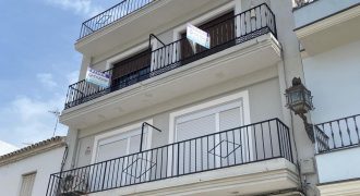 Amplio Piso con Terraza en calle Ancha !