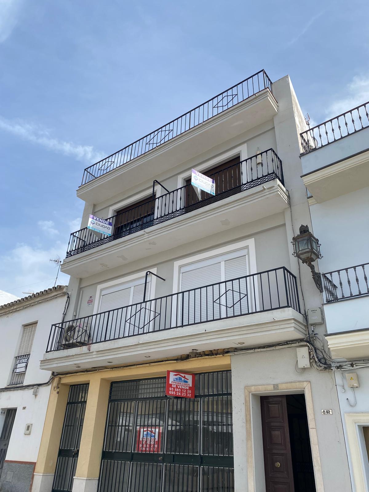 Amplio Piso con Terraza en calle Ancha !