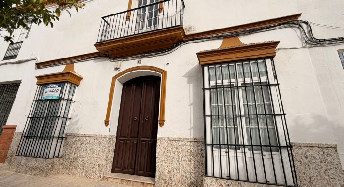 ¡VIVIENDA EN VENTA EN PARADAS C/LARGA 40!