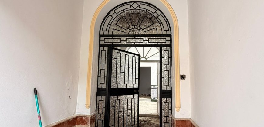 ¡VIVIENDA EN VENTA EN PARADAS C/LARGA 40!