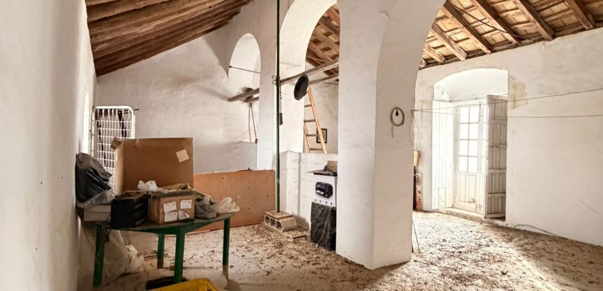¡VIVIENDA EN VENTA EN PARADAS C/LARGA 40!