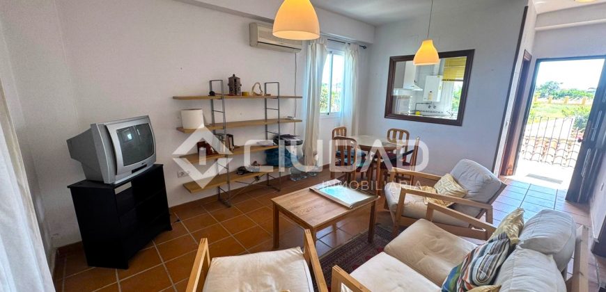 Dúplex en Capuchinos con terraza en residencial con piscina y jardín