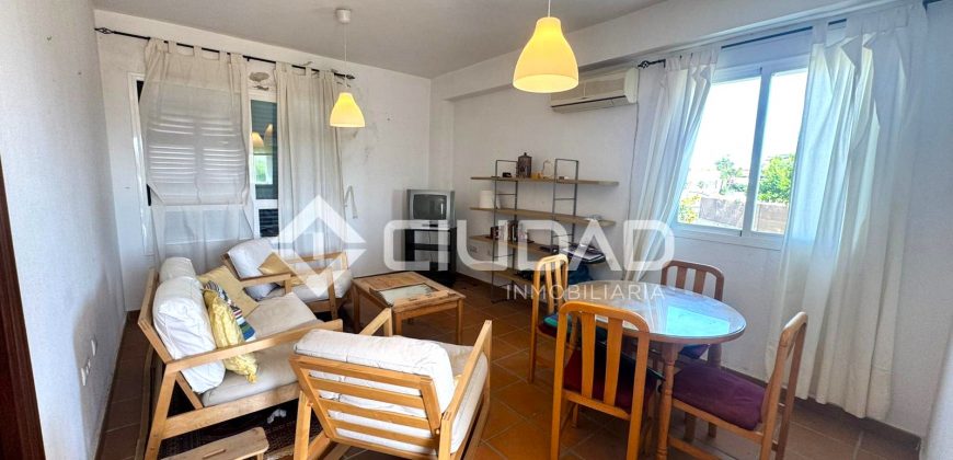 Dúplex en Capuchinos con terraza en residencial con piscina y jardín