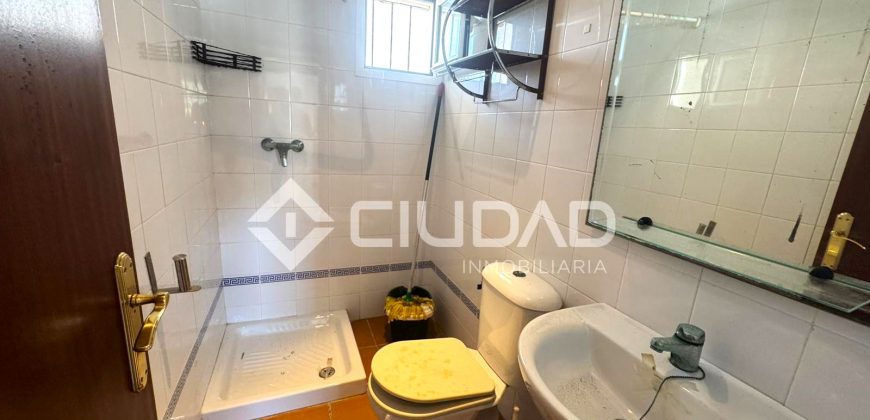 Dúplex en Capuchinos con terraza en residencial con piscina y jardín