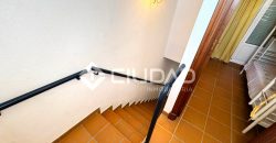 Dúplex en Capuchinos con terraza en residencial con piscina y jardín