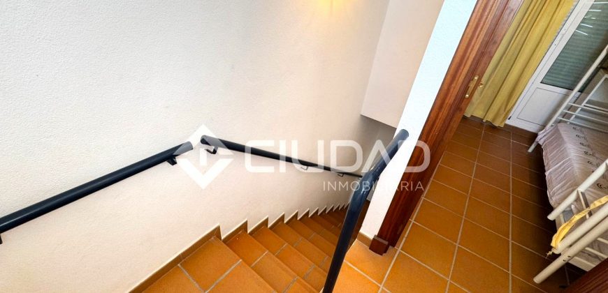 Dúplex en Capuchinos con terraza en residencial con piscina y jardín