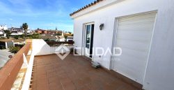 Dúplex en Capuchinos con terraza en residencial con piscina y jardín