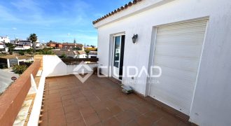 Dúplex en Capuchinos con terraza en residencial con piscina y jardín
