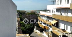Dúplex en Capuchinos con terraza en residencial con piscina y jardín