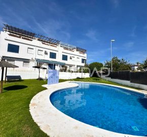 Dúplex en Capuchinos con terraza en residencial con piscina y jardín